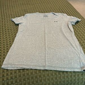 Under Armour tshirt